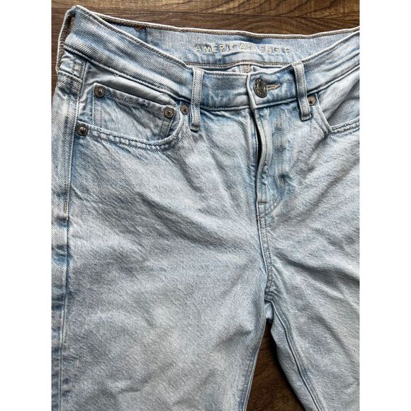 American Eagle Womens 0R Light Wash High-Rise Relaxed Thigh 90's Straight Jean - Picture 4 of 16